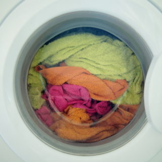 Αύγουστος στην Αθήνα και το μόνο που συμβαίνει είναι το άπλωμα μιας μπουγάδας