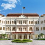 Το ιστορικό ξενοδοχείο Raffles Singapore άνοιξε ξανά μετά από διετή ανακαίνιση