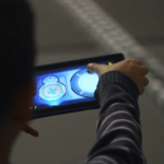 Ο υπερβολικός χρόνος μπροστά στην οθόνη «σκοτώνει» τη φαντασία των παιδιών