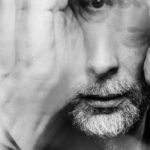 Το νέο κομμάτι του Thom Yorke έχει λίγο Flea, λίγο Wynton Marsalis και πολλές “Daily Battles”