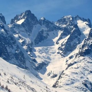 Μικροπλαστικά βρέθηκαν για πρώτη φορά ακόμη και στα παρθένα χιόνια της Αρκτικής και των Άλπεων