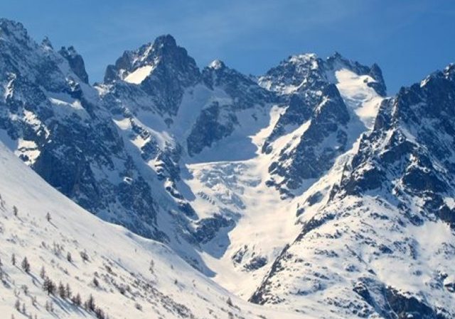 Μικροπλαστικά βρέθηκαν για πρώτη φορά ακόμη και στα παρθένα χιόνια της Αρκτικής και των Άλπεων