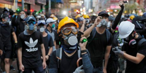 Τo Twitter και το Facebook διέγραψαν λογαριασμούς που «δυσφήμιζαν» τους διαδηλωτές στο Χονγκ Κονγκ