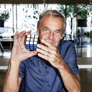 Έρνο Ρούμπικ: Ο Άνθρωπος Πίσω από τον Κύβο