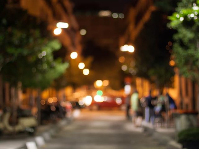 Στην Αθήνα τον Αύγουστο αξίζει μόνο αν είσαι μεθυσμένος ή κάνεις σεξ που δε θα ξεχάσεις ποτέ