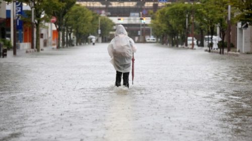 Καταρρακτώδεις βροχές πλήττουν την Ιαπωνία