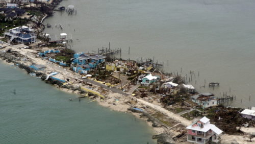 Κυκλώνας Ντόριαν: Μετά το καταστροφικό του πέρασμα από τις Μπαχάμες, κινείται αργά προς τις ακτές των ΗΠΑ