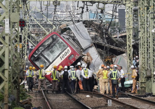 Ιαπωνία: Ένας νεκρός, 34 τραυματίες στη σύγκρουση τρένου με φορτηγό στη Γιοκοχάμα