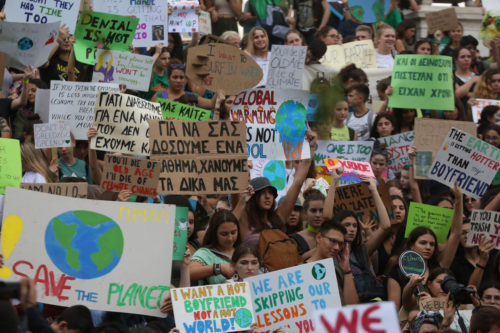 Διεθνής Αμνηστία: Η κλιματική αλλαγή στην πρώτη θέση των ανησυχιών των νέων σε παγκόσμιο επίπεδο