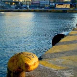 Αυτοκίνητο έπεσε στο λιμάνι του Πειραιά