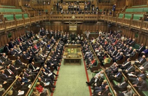 Βρετανία: Οι εργασίες του Κοινοβουλίου θα ανασταλούν απόψε