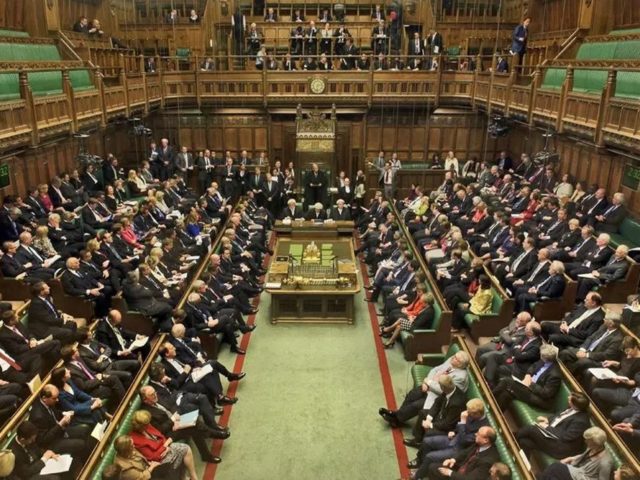 Βρετανία: Οι εργασίες του Κοινοβουλίου θα ανασταλούν απόψε