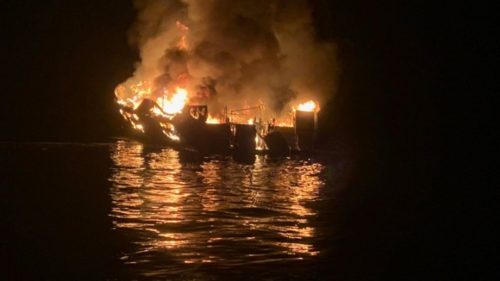 ΗΠΑ: Στους 25 ανέρχονται οι νεκροί που εντοπίζονται στο πλοίο που πήρε φωτιά