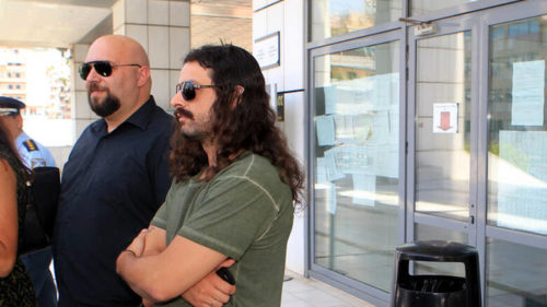 Δίκη Χρυσής Αυγής: Οι πρώην βουλευτές Κωνσταντίνος Μπαρμπαρούσης και Ηλίας Παναγιώταρος ενώπιον του δικαστηρίου