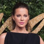 Η Κέιτ Μπεκινσέιλ πιστεύει ότι είναι φτυστή ο Ράιαν Ρέινολντς [ΒΙΝΤΕΟ]