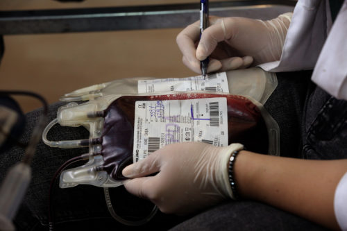 Σχεδόν δύο στις τρεις χώρες δεν καλύπτουν τις ανάγκες τους σε αίμα