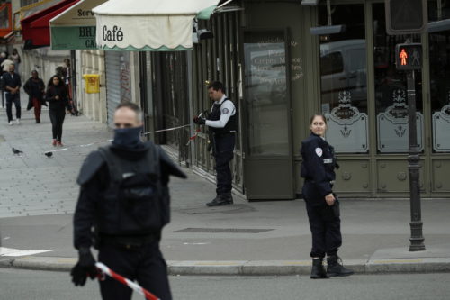 Γαλλία: Τέσσερις αστυνομικοί νεκροί από επίθεση με μαχαίρι στο αρχηγείο της παρισινής αστυνομίας