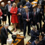 Ρουμανία: Η σοσιαλδημοκρατική κυβέρνηση ανατράπηκε από το κοινοβούλιο