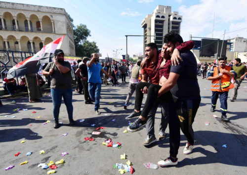 Ιράκ: Δύο νεκροί στη Βαγδάτη από δακρυγόνα, οι διαδηλωτές ζητούν την πτώση του καθεστώτος