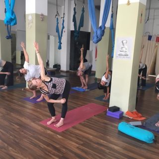 Στο The social yogis project, μετά τα μαθήματα πάνε όλοι μαζί για μπύρες