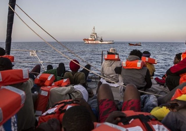 9 νεκροί από το ναυάγιο πλεούμενου με μετανάστες ανοιχτά της Λαμπεντούζα
