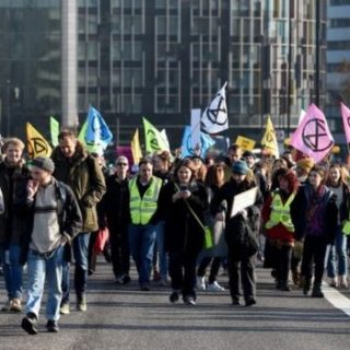 Η αστυνομία του Λονδίνου συνέλαβε 21 ακτιβιστές για το κλίμα