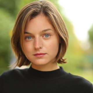 Κυκλοφόρησαν οι πρώτες εικόνες της Έμα Κόριν ως πριγκίπισσα Νταϊάνα στη σειρά “The Crown”