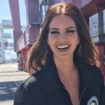 Δείτε την Lana Del Rey να μοιράζεται την σκηνή με την Joan Baez (ΒΙΝΤΕΟ)