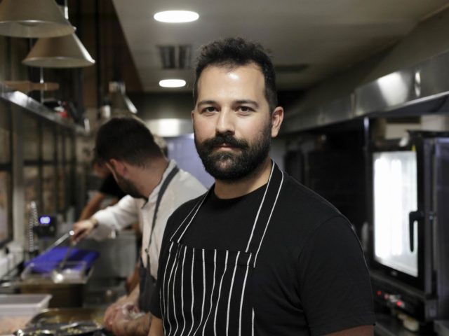 Ο Δήμος Μπαλόπουλος είναι ο επόμενος σεφ που θα συζητήσουμε (… χωρίς να βγει στην τηλεόραση)
