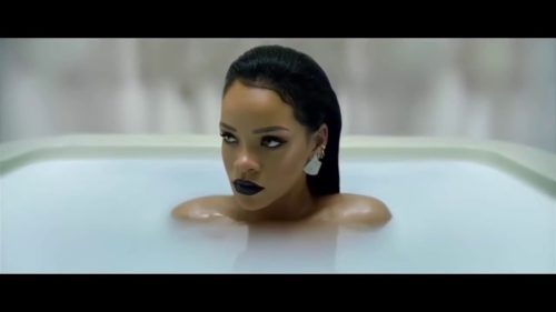 Έρχεται μια κάπως διαφορετική αυτοβιογραφία της Rihanna (ΒΙΝΤΕΟ)
