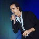 Ο Νικ Κέιβ δίνει στους θαυμαστές συμβουλές για την αντιμετώπιση της αυτοαμφισβήτησης