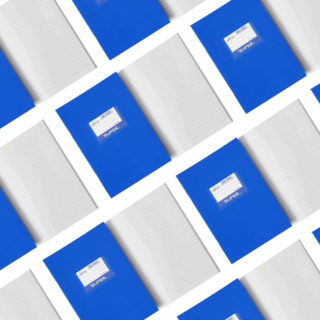 Υπάρχει ένα μπλε τετράδιο που θυμίζει σε όλους μας κάτι