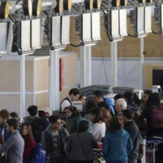 Χιλή: Χιλιάδες επιβάτες έχουν εγκλωβιστεί από χθες στο αεροδρόμιο του Σαντιάγο