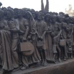 Ένα γλυπτό αφιερωμένο στους πρόσφυγες