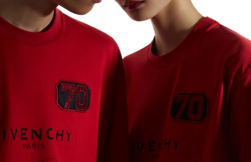 70 κόκκινα μπλουζάκια από τον Givenchy για τα 70 χρόνια της Λαϊκής Δημοκρατίας της Κίνας