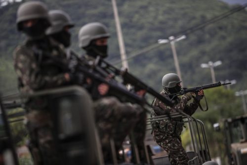 Υπουργός της Βραζιλίας ονειρεύεται επιβολή μέτρων παρόμοιων με αυτών της στρατιωτικής δικτατορίας