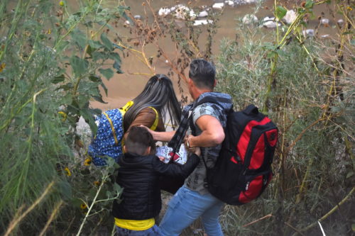 ΗΠΑ: Αθωώθηκε ο ο ακτιβιστής ανθρωπίνων δικαιωμάτων, Σκοτ Γουόρεν που βοηθούσε μετανάστες στα σύνορα ΗΠΑ-Μεξικού