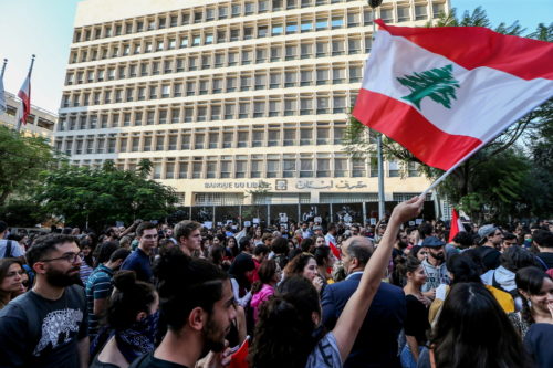 Άνοιξαν και πάλι οι τράπεζες στον Λίβανο, ύστερα από δύο εβδομάδες