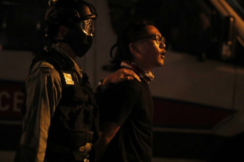 Χονγκ Κονγκ: Δεκάδες διαδηλωτές παραμένουν κλεισμένοι στο Πολυτεχνείο