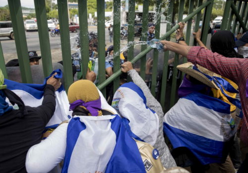 Νικαράγουα: Οι φιλοκυβερνητικοί διαδηλωτές εκδιώχθηκαν από τον καθεδρικό ναό της Μανάγκουα