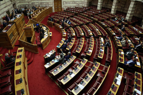 Ελλάδα-Κορωνοϊός: Η Βουλή δεν θα διακόψει φέτος για θερινά τμήματα