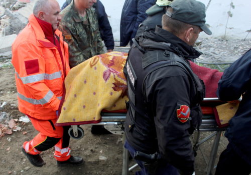 Στους 30 νεκρούς έχει φθάσει ο απολογισμός του σεισμού στην Αλβανία