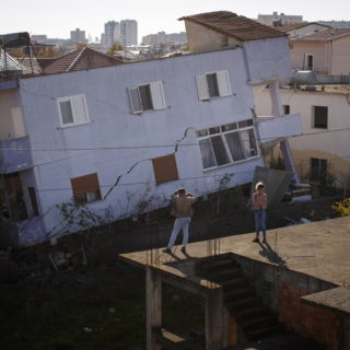 «Μας κυρίευσε ο τρόμος. Ήθελα να σηκωθώ από το κρεβάτι και δεν μπορούσα»