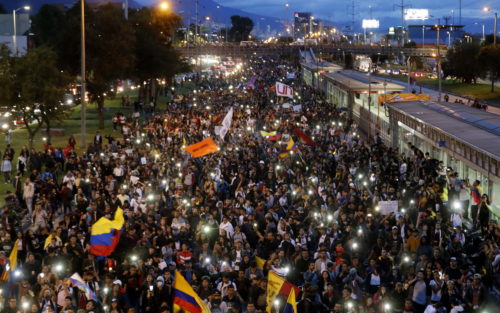 Κολομβία: Τουλάχιστον δέκα άνθρωποι έχουν σκοτωθεί στις διαδηλώσεις που συνεχίζονται κατά της αστυνομικής βίας