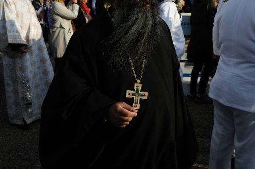 Το Μαξίμου διαψεύδει τις πληροφορίες για τις μονιμοποιήσεις των 4.000 ιερέων