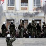 Καταγγελία για σύλληψη φοιτητή έξω από το σπίτι του για τα γεγονότα στην ΑΣΟΕΕ