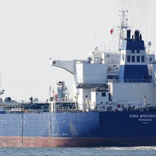 Πειρατές επιτέθηκαν σε ελληνικό πλοίο και απήγαγαν μέλη του πληρώματος