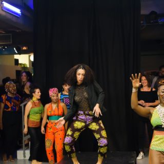 Οι συλλογές των Mamadoo Fashion φέρνουν αέρα Αφρικής στους δρόμους της Αθήνας