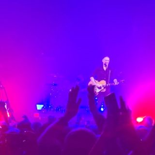 Πού πήγαν τα λεφτά από τη χθεσινή συναυλία του Bryan Adams;