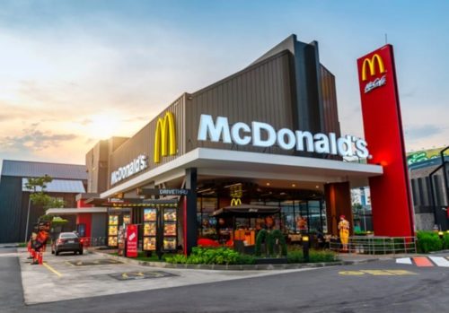 Η McDonald’s αποπέμπει διευθύνοντα σύμβουλό της λόγω ερωτικής σχέσης με υπάλληλο